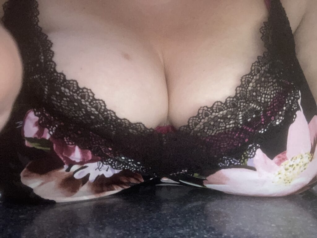 Photo of Evangelene, creator on OnlyFans with exclusive content