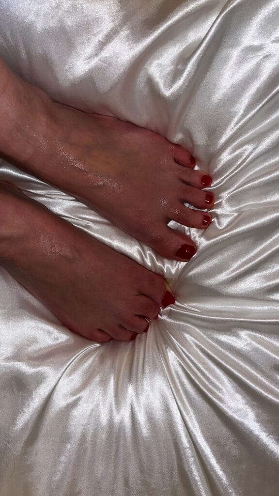 Photo of Foot Party Babe, creator on OnlyFans with exclusive content