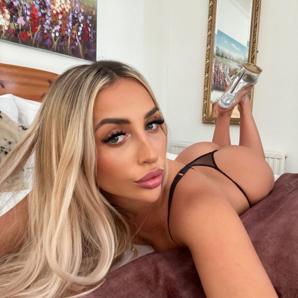 Photo of Vienna Faye, creator on OnlyFans with exclusive content
