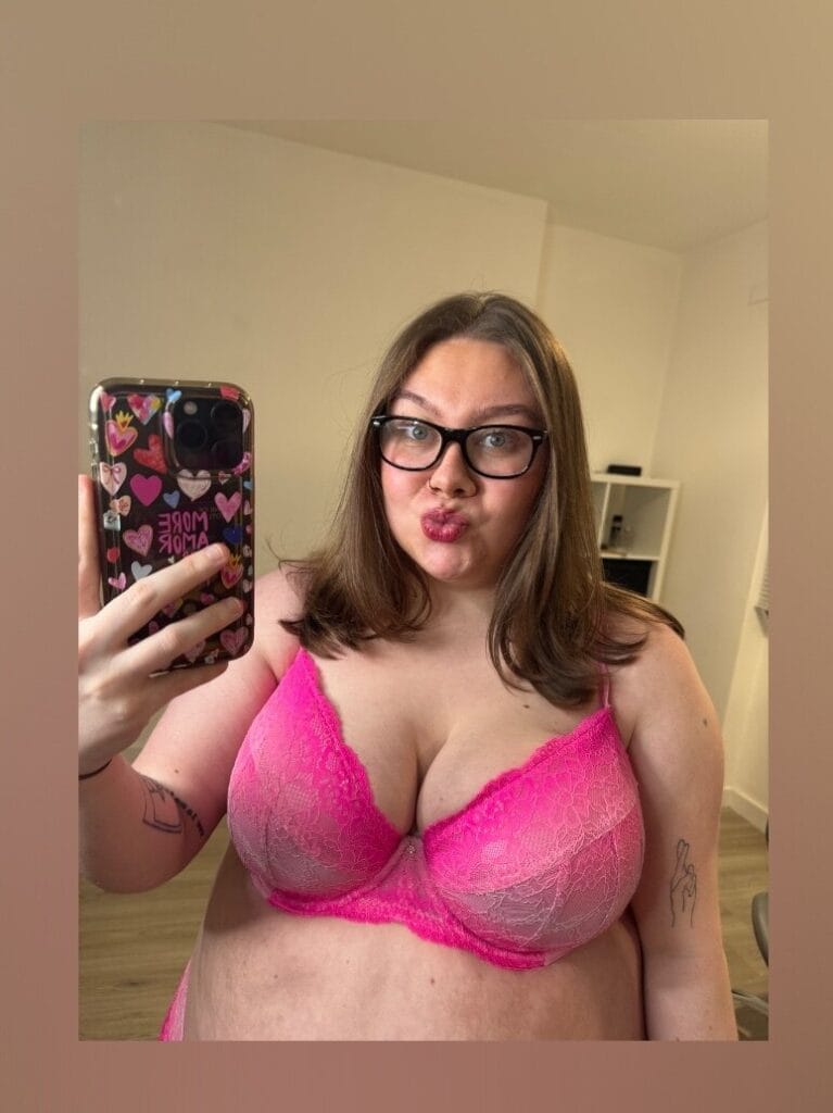 Photo of Cara Scott, creator on OnlyFans with exclusive content