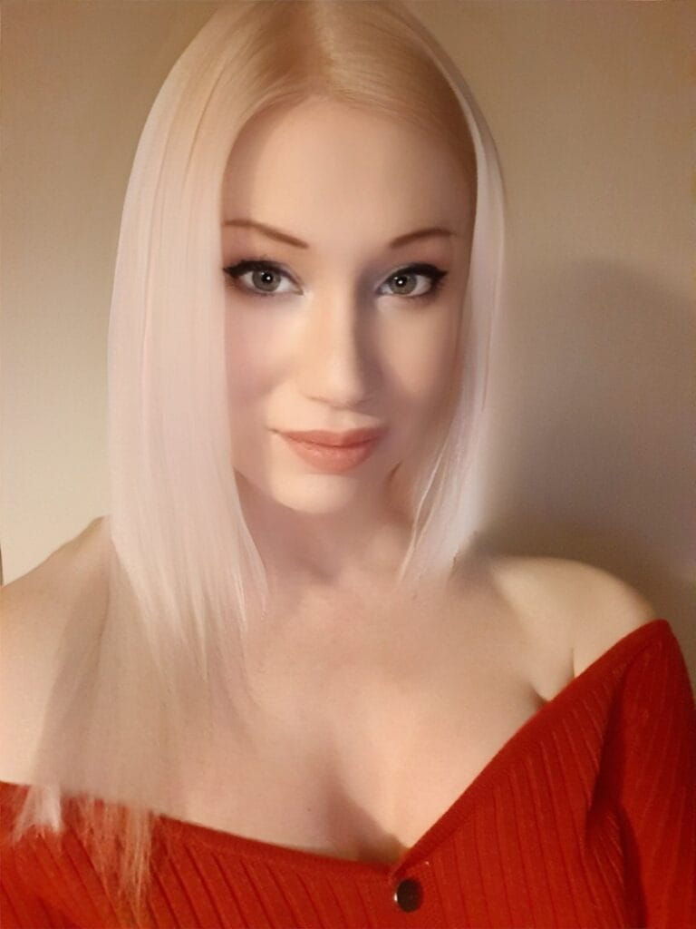 Photo of Elizabeth Rose, creator on OnlyFans with exclusive content