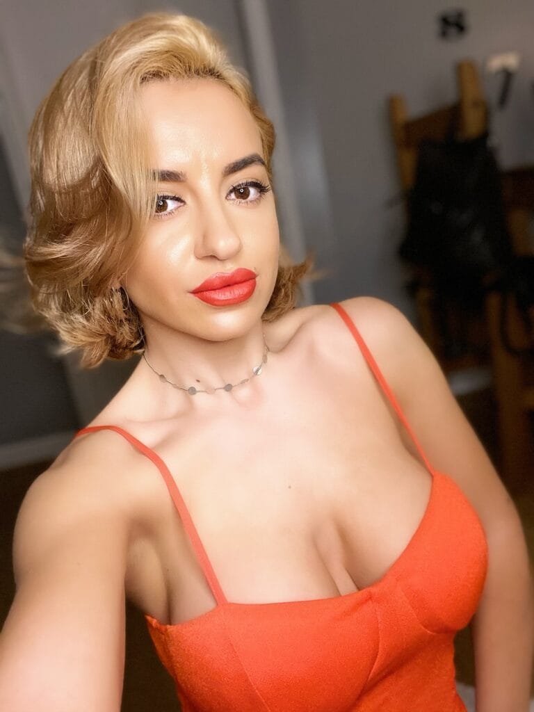 Photo of Tina Rosa, creator on OnlyFans with exclusive content
