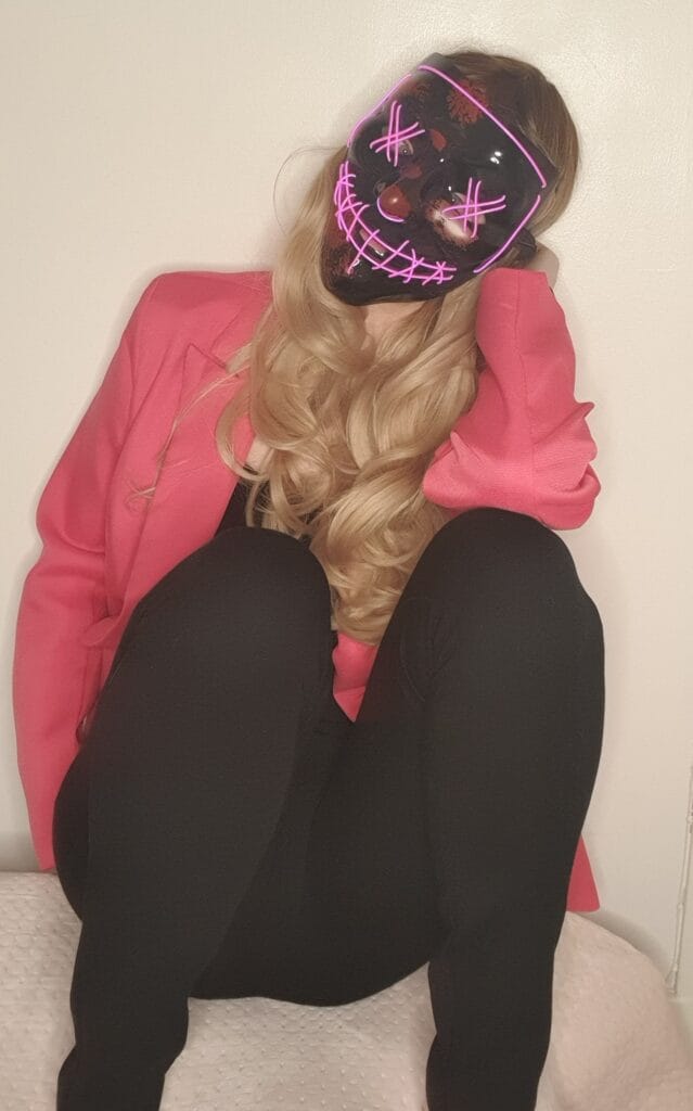 Photo of Maskedfootgirl, creator on OnlyFans with exclusive content