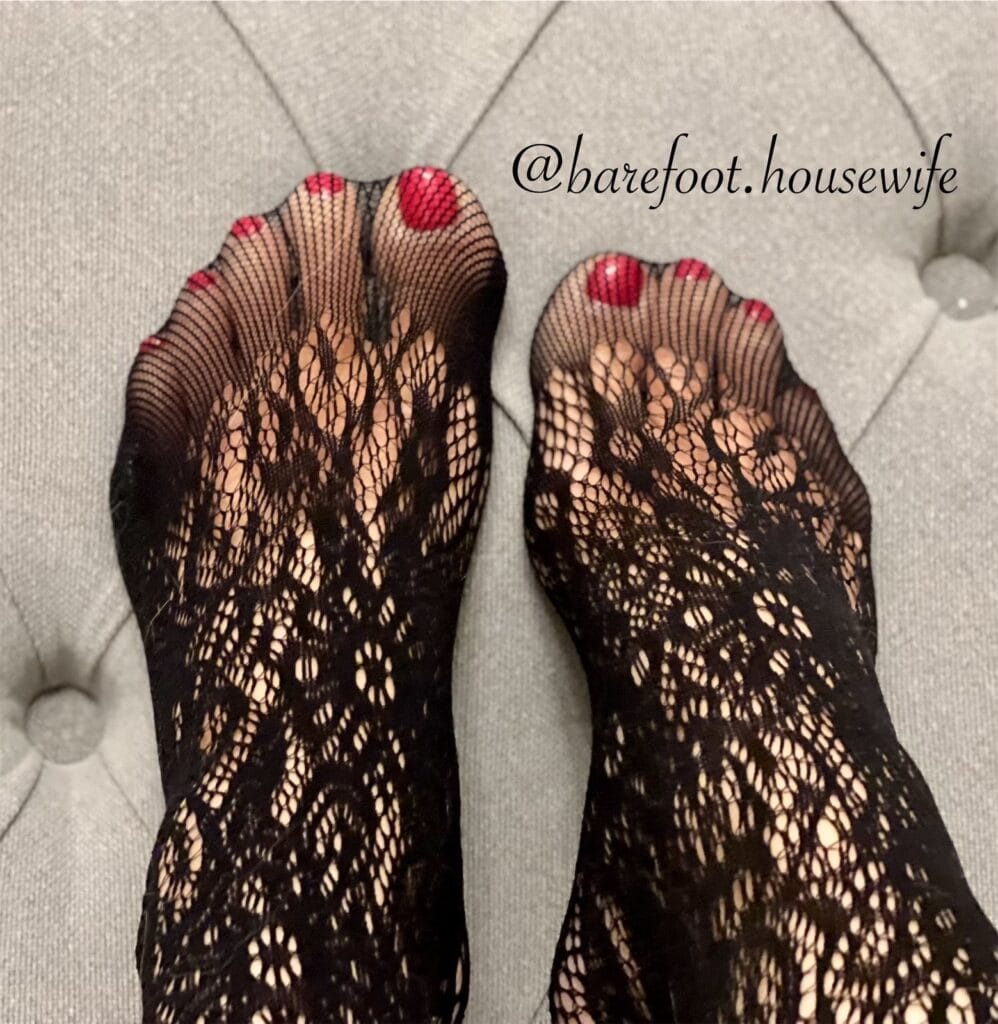Photo of barefoot.housewife, creator on OnlyFans with exclusive content