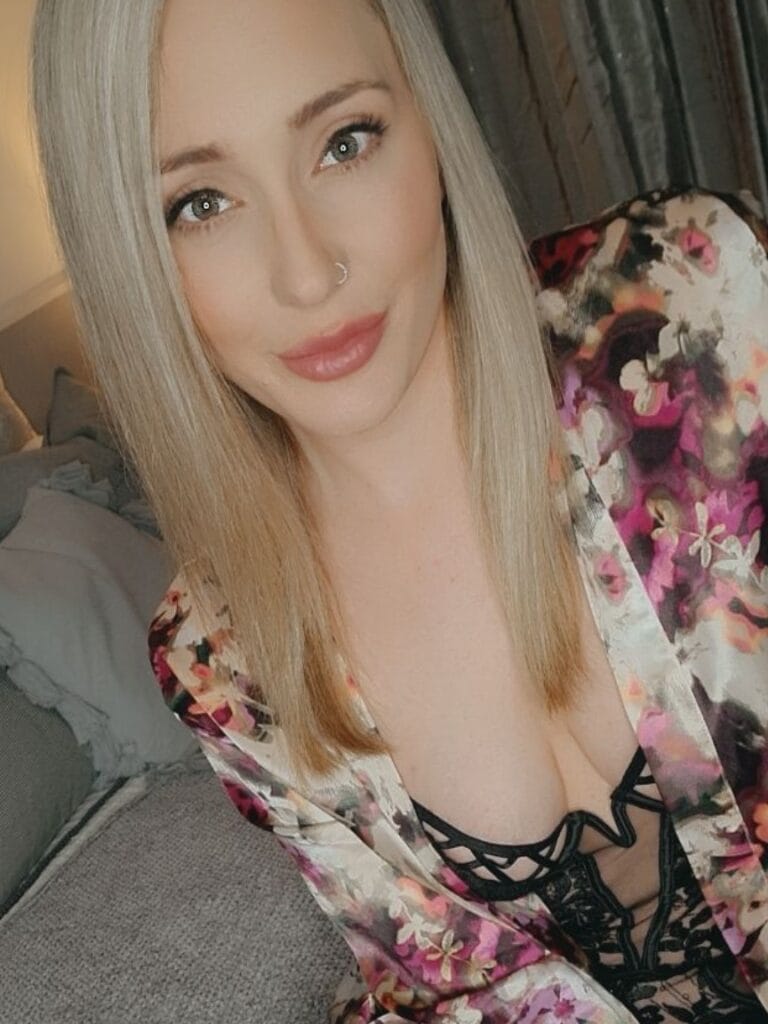 Photo of Hols 💫, creator on OnlyFans with exclusive content