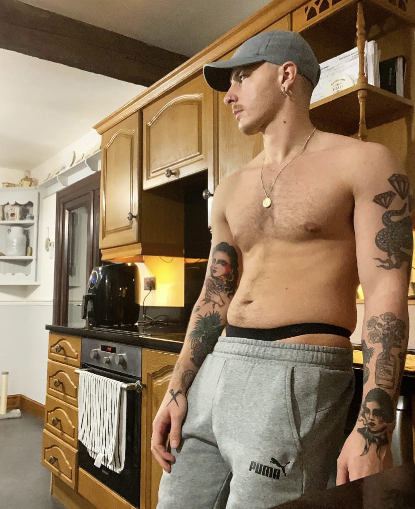 Photo of Tomdoingnothing, creator on OnlyFans with exclusive content