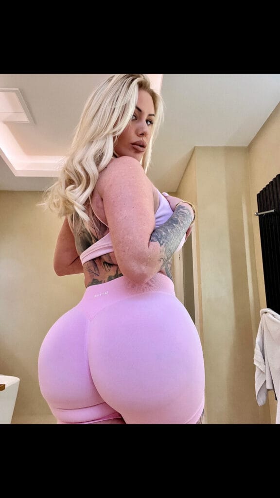Photo of Bustyblondeharlow, creator on OnlyFans with exclusive content