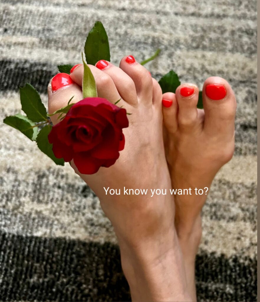 Photo of Goldenclawgoddess, creator on OnlyFans with exclusive content